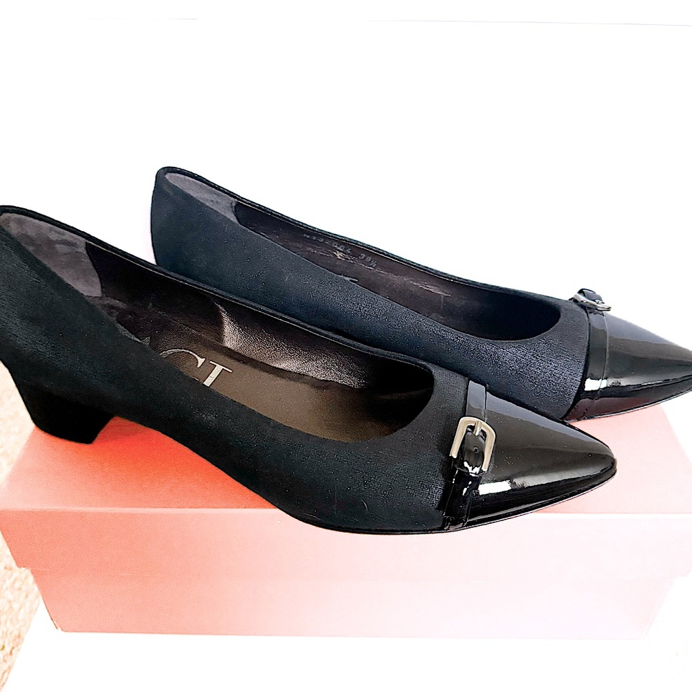 AGL Belted Block Heel Pump. Size 39.5. Worn 1 or 2 times.